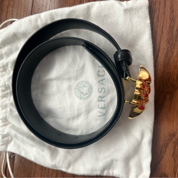 LIKE NEW VERSACE BELT - Picture 4 of 7